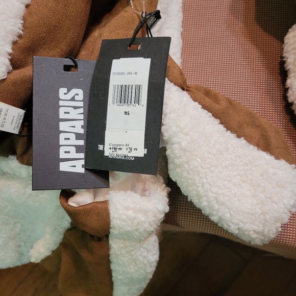 NWT APPARIS FAUX SHEARLING SCARF AND FINGERLESS GLOVE BUNDLE - Picture 1 of 4